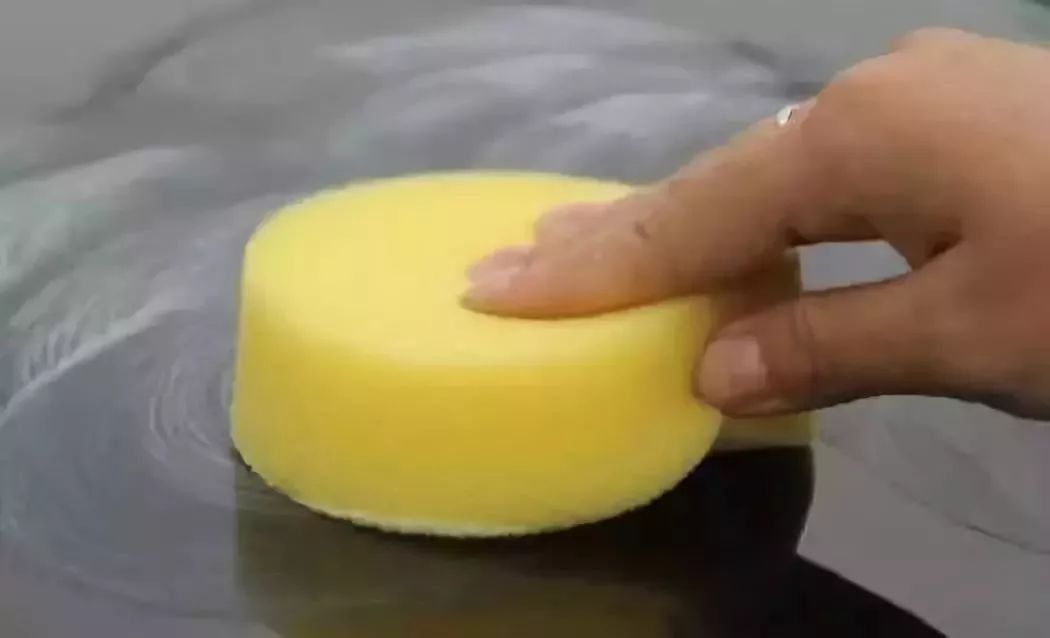 白色汽车有刮痕用什么补好,白色车有刮痕怎么补