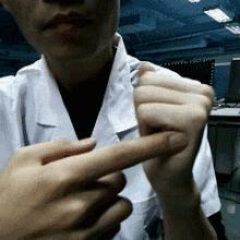 「夜听」用两个手指夹住耳朵揉15下，奇迹发生了！中医亲自演示~