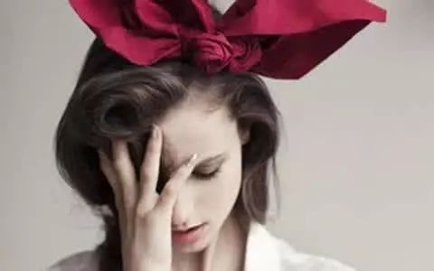 缺水对人体的危害,人体缺水会引起的症状及补水方法