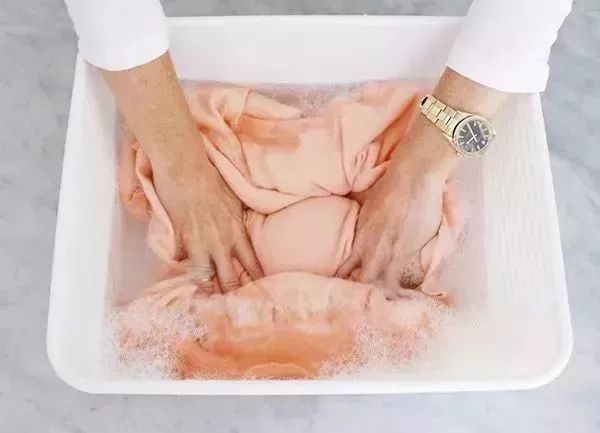 怎么预防羊毛毛衣起球掉毛,羊毛衣掉毛毛特别厉害怎么办