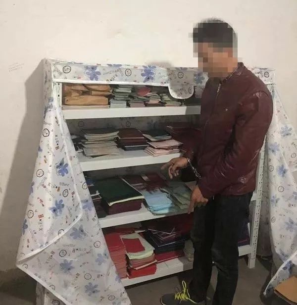 震惊！上饶捣毁一制假窝点，现场缴获假公章76枚、假章子皮2608个……