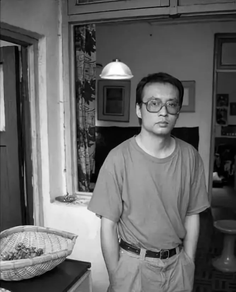 过往与当下的时空隧道：张晓刚《血缘：大家庭第十三号》