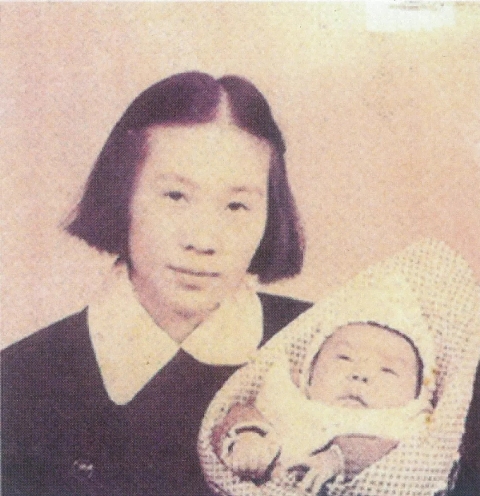 过往与当下的时空隧道：张晓刚《血缘：大家庭第十三号》