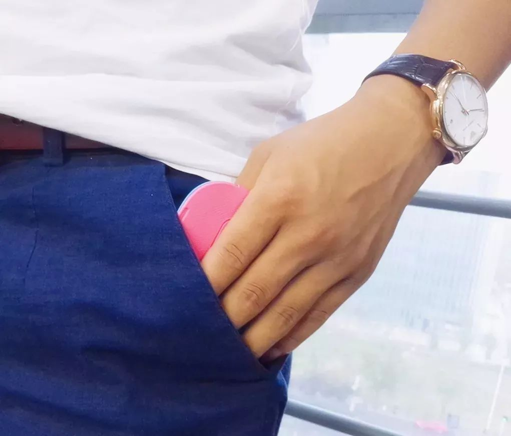 金丝绒衣服沾灰粘毛怎么办,衣服很容易粘毛沾灰