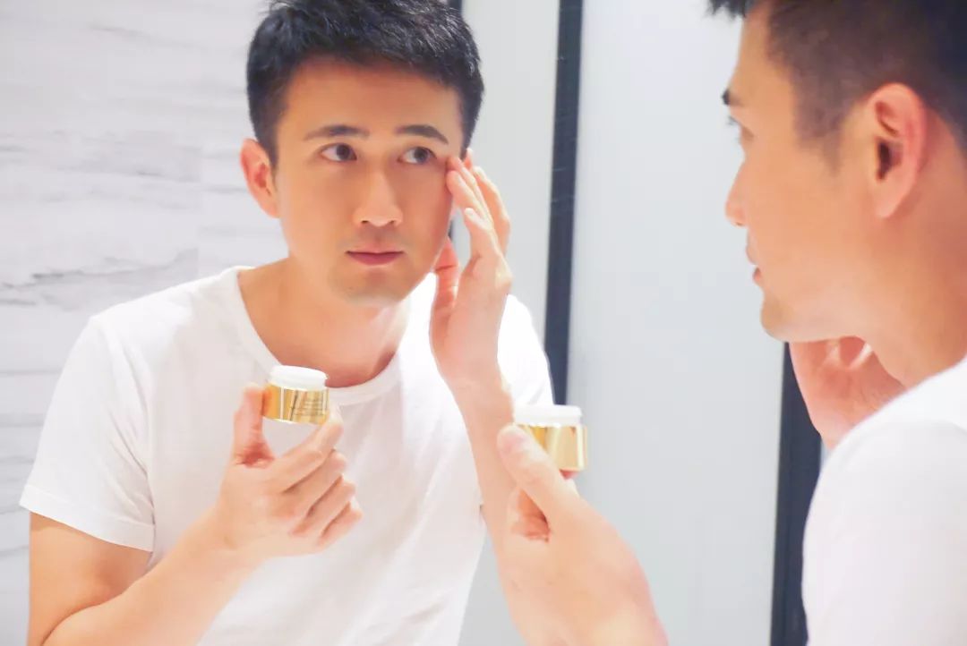 种草｜若说“吻痕”是天堂，那“眼痕”便是地狱？！