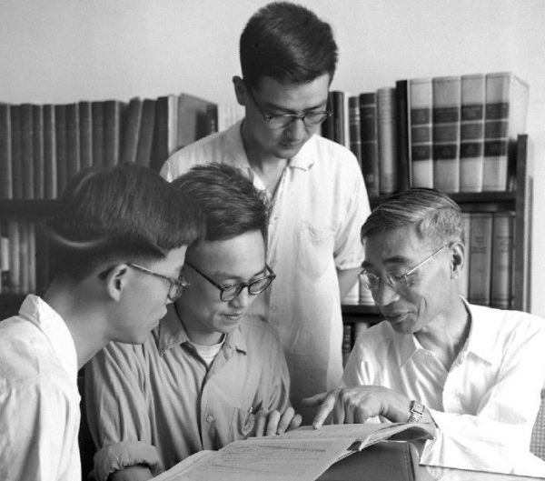 50年前的今天，他用自己的生命护住一份绝密文件！22天后，中国靠它震惊了世界！