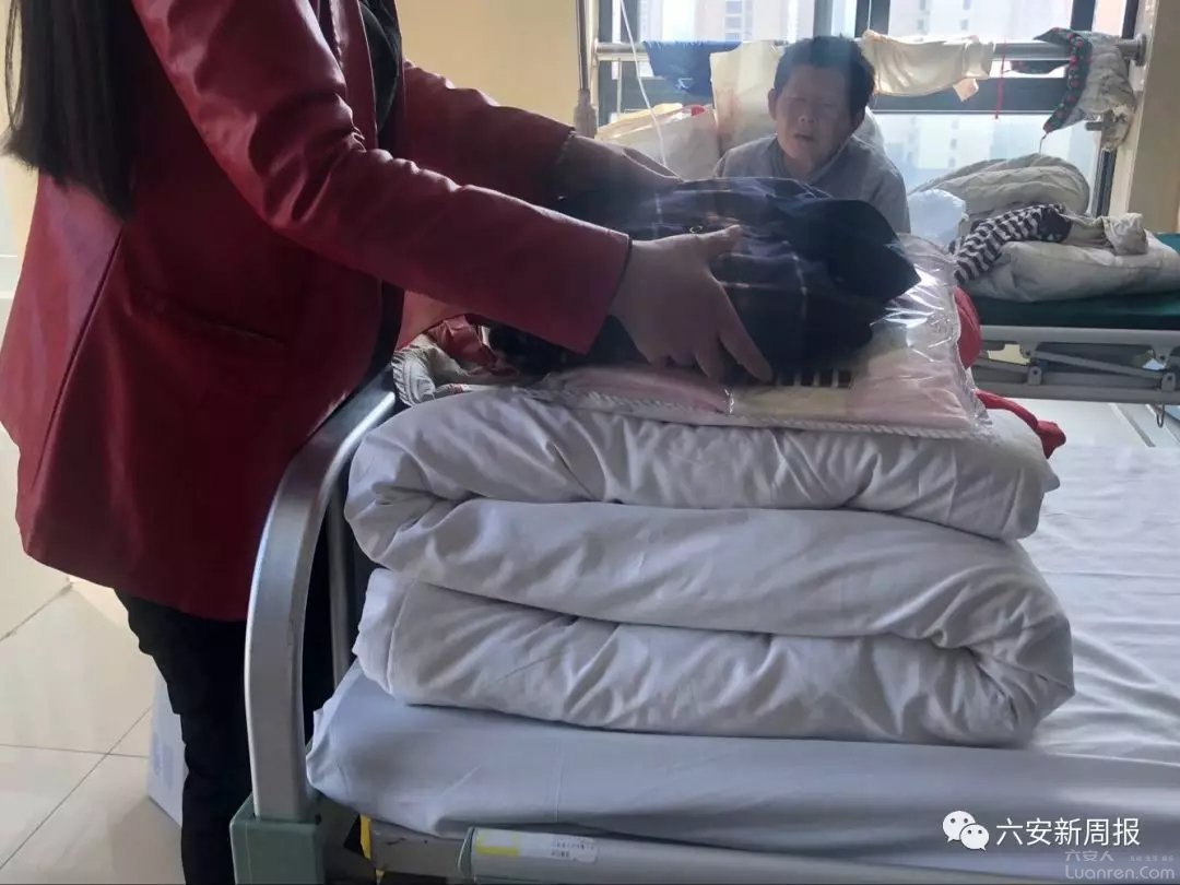 儿科医生刷爆朋友圈,发宝宝还在医院的朋友圈