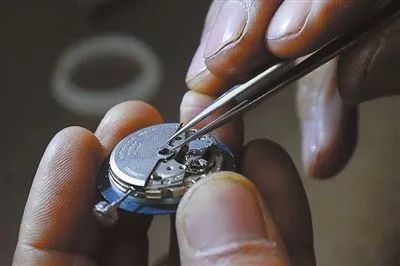 欧米茄维修发现是假表了,欧米茄电子表保修期内停了