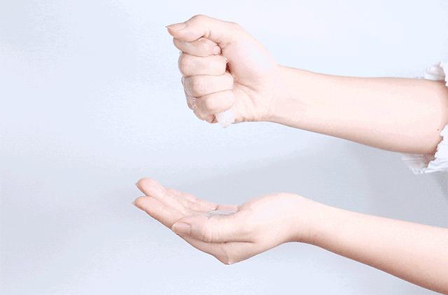 51岁“人间*物尤**”一夜爆红！看完她这张图，200w网友惊呼：我又恋爱了