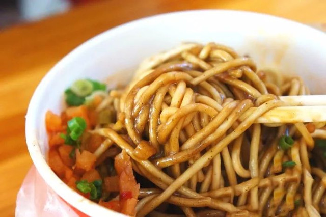 这碗面火了30年,这碗面居然上热搜了