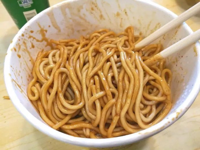 这碗面火了30年,这碗面居然上热搜了