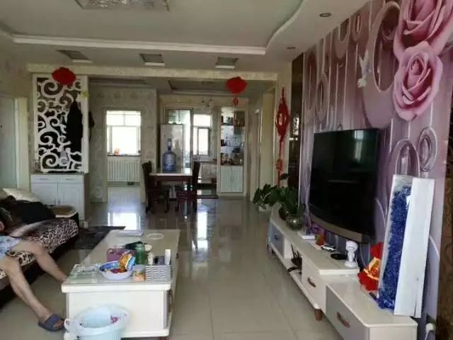 石河子三室二厅50万精装修急卖,石河子二手房大户型推荐