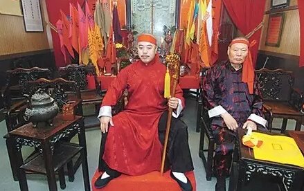遭当地黑社会和华人黑帮索“保护费”海外华商如何守护血汗钱？