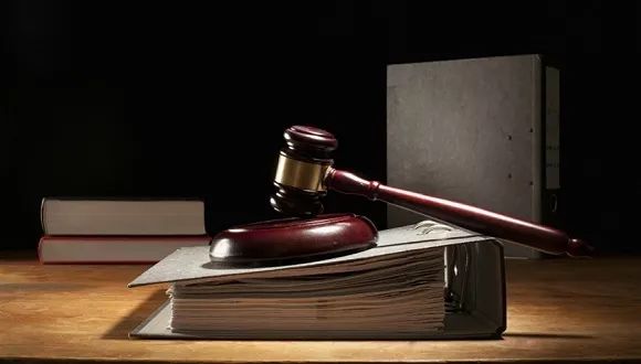 中国妈妈被外国航班赶下飞机起诉,中国妈妈被赶下飞机赔偿后续