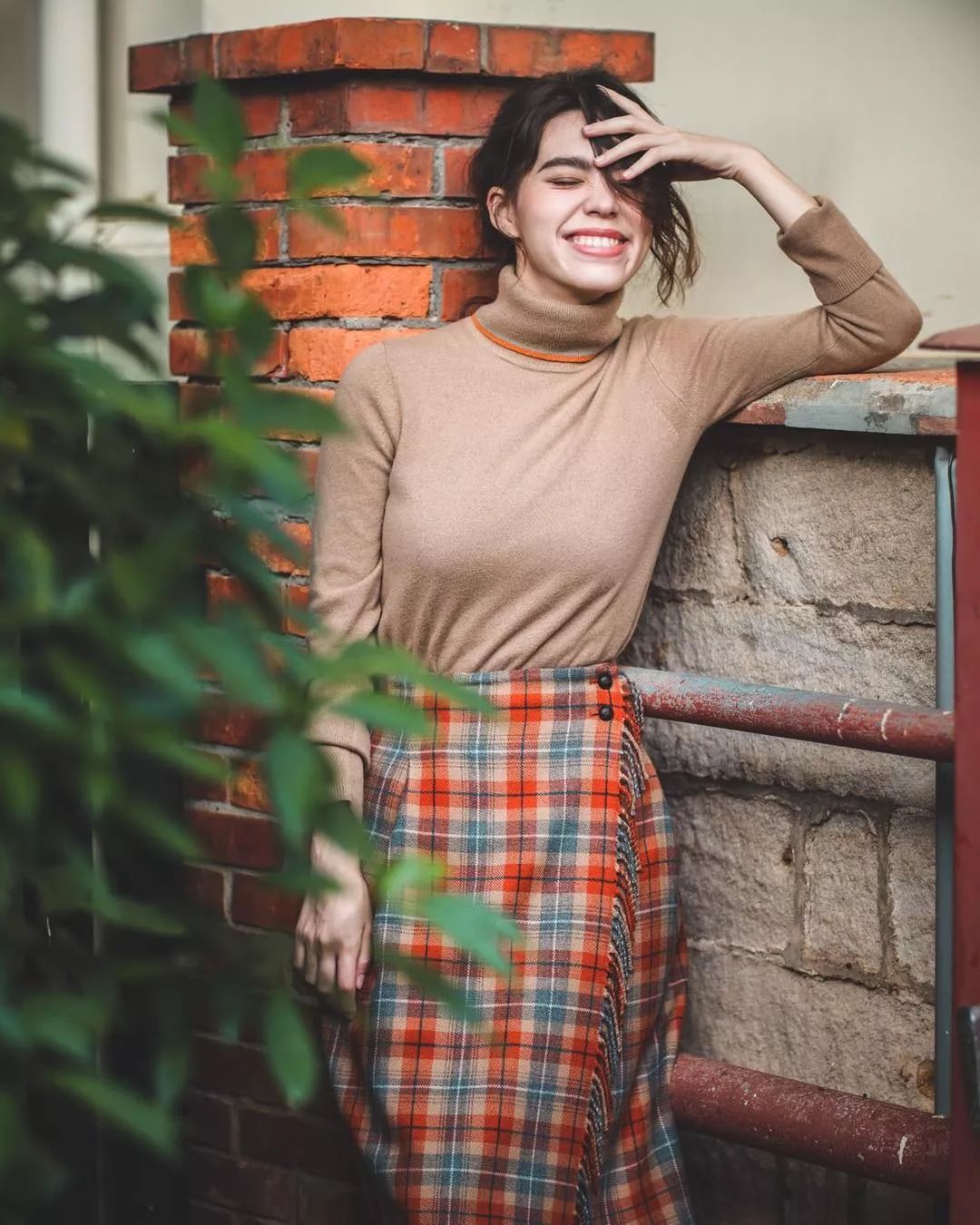 时髦新穿法冬天也能穿裙子,冬季哪些裙子比较轻盈又好穿