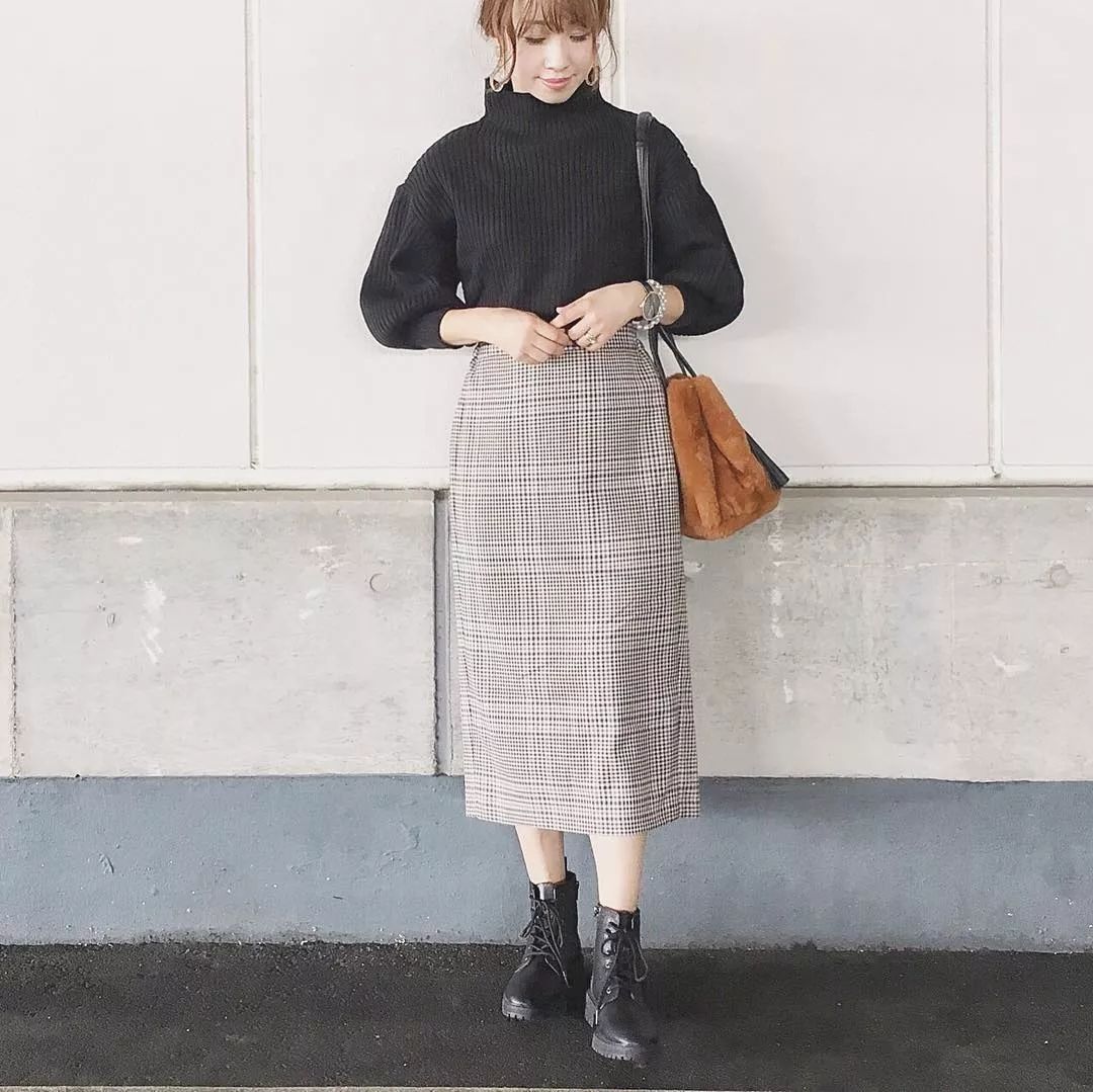 时髦新穿法冬天也能穿裙子,冬季哪些裙子比较轻盈又好穿