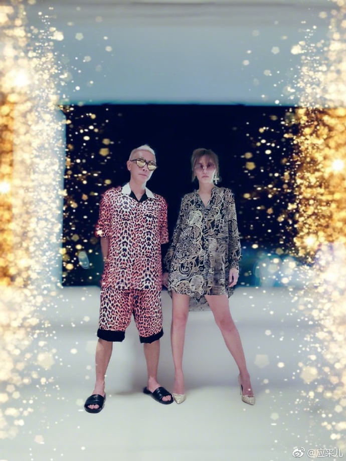 陈小春和应采儿的婚礼服装,陈小春应采儿快乐大本营衣服