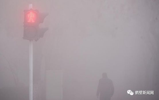 大雾看不见红绿灯算不算闯红灯,大雾天气看不清闯红灯算违章吗