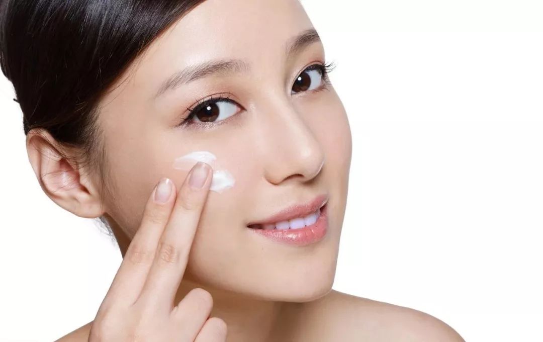 冬季皮肤干燥起皮用什么护肤,冬季脸上皮肤干燥起皮刺痛怎么办