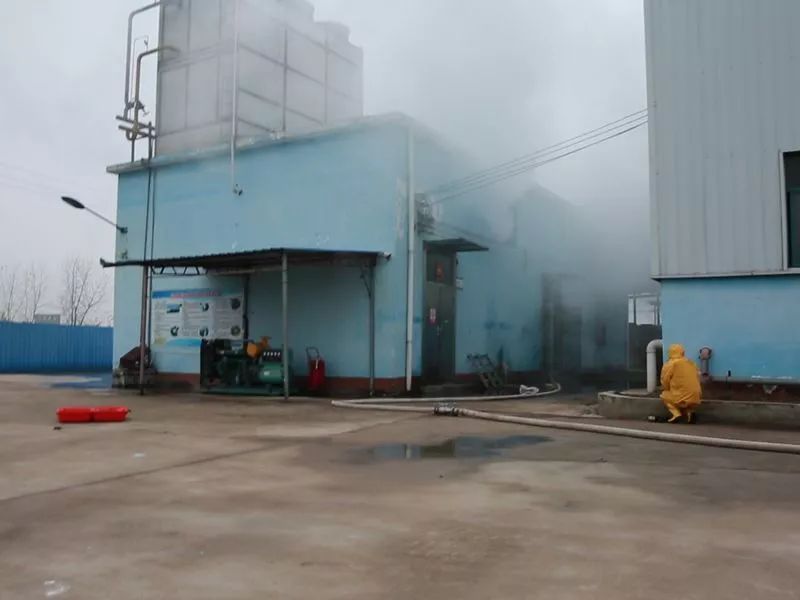 液化气储罐泄漏抢险,危化品运输车泄漏防火队紧急救援