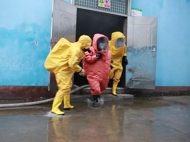 液化气储罐泄漏抢险,危化品运输车泄漏防火队紧急救援