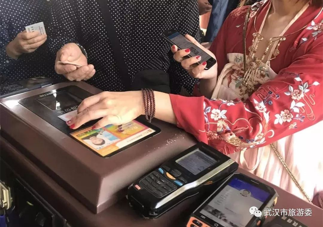 本周新鲜｜黄鹤楼新增入园神器，九真山秋景倒计时，红遍北上广的喜茶来啦！