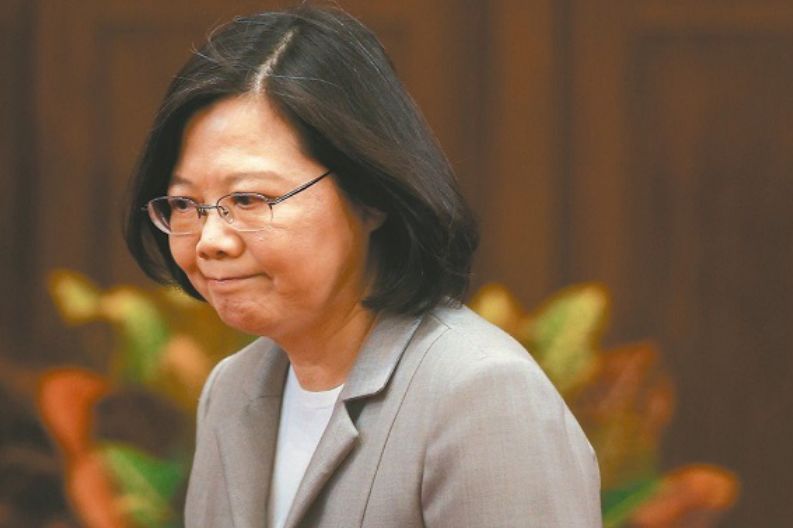 蔡英文“出访”随员*私走**香烟案持续发酵