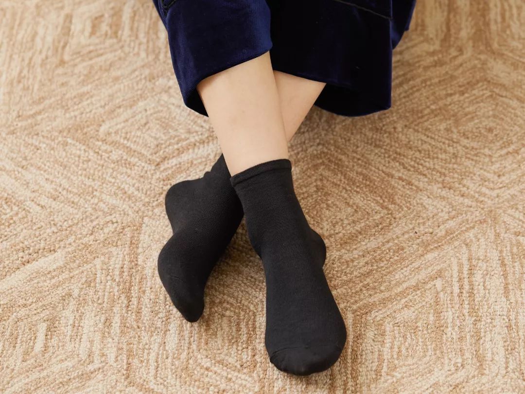 利用秸秆做袜子,用泥土做袜子