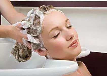 频繁洗头会导致头疼吗,晚上洗头不吹干睡觉导致头疼