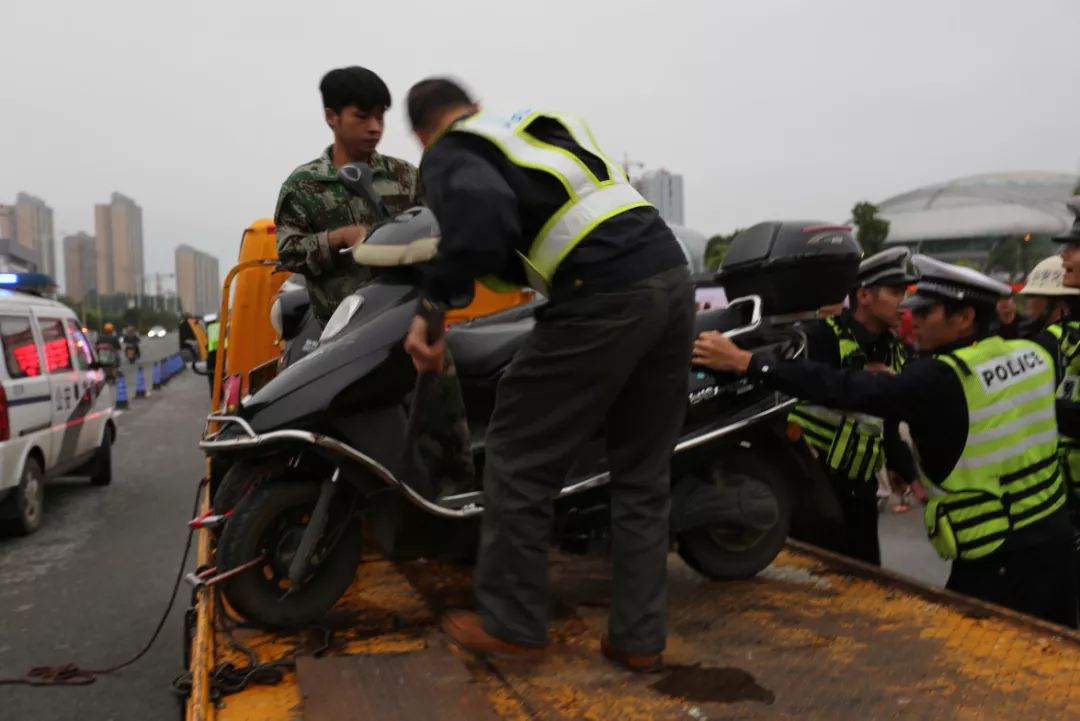 谭校长2010年演唱会现场版,谭校长94演唱会