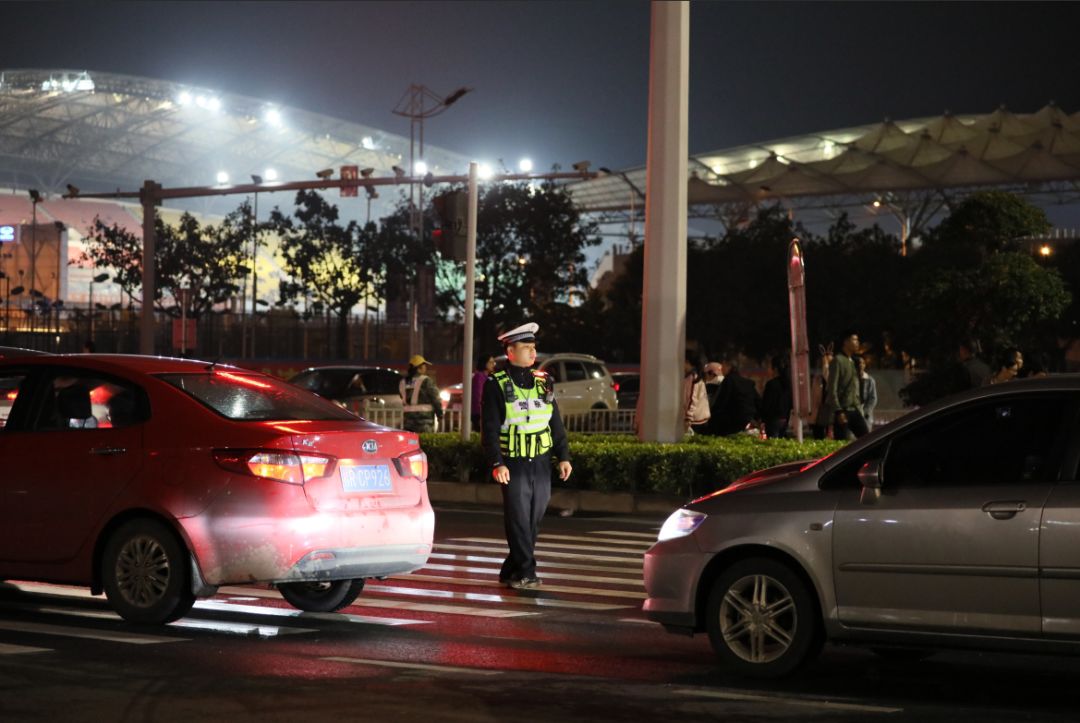 谭校长2010年演唱会现场版,谭校长94演唱会