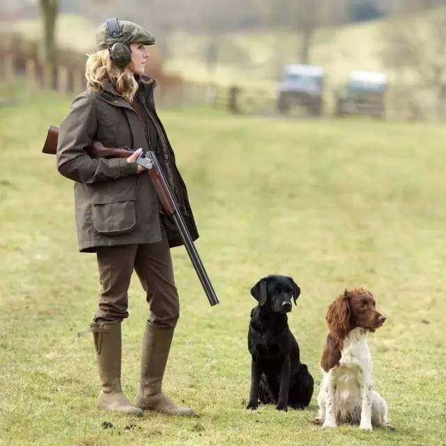 burberry风衣必买经典款,一件好的女士风衣价格