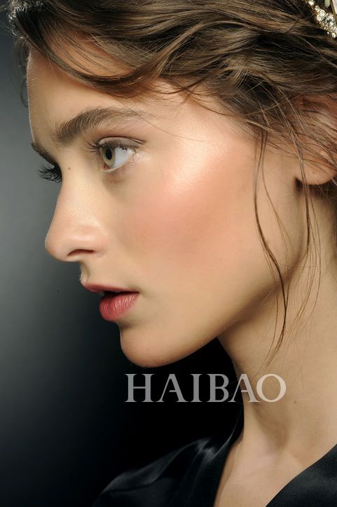 出门几分钟头发塌掉,出门头发就扁塌