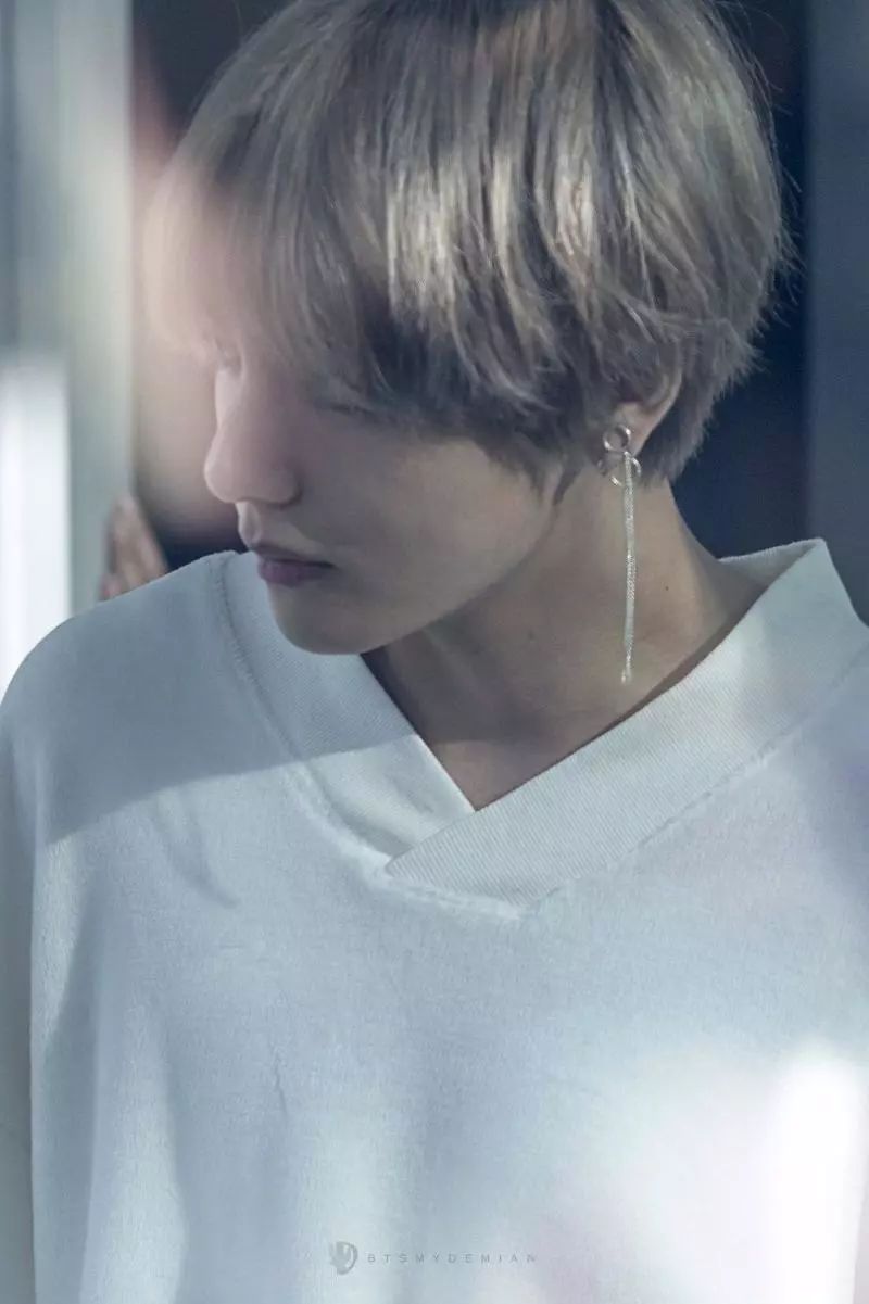 世界首帅V戴起耳环来，让女生都自愧不如啊！