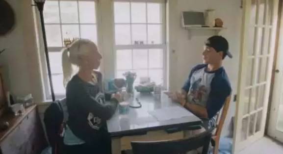 她50岁练瑜伽如今仍然美如花,45岁女人做的变年轻最基础的瑜伽