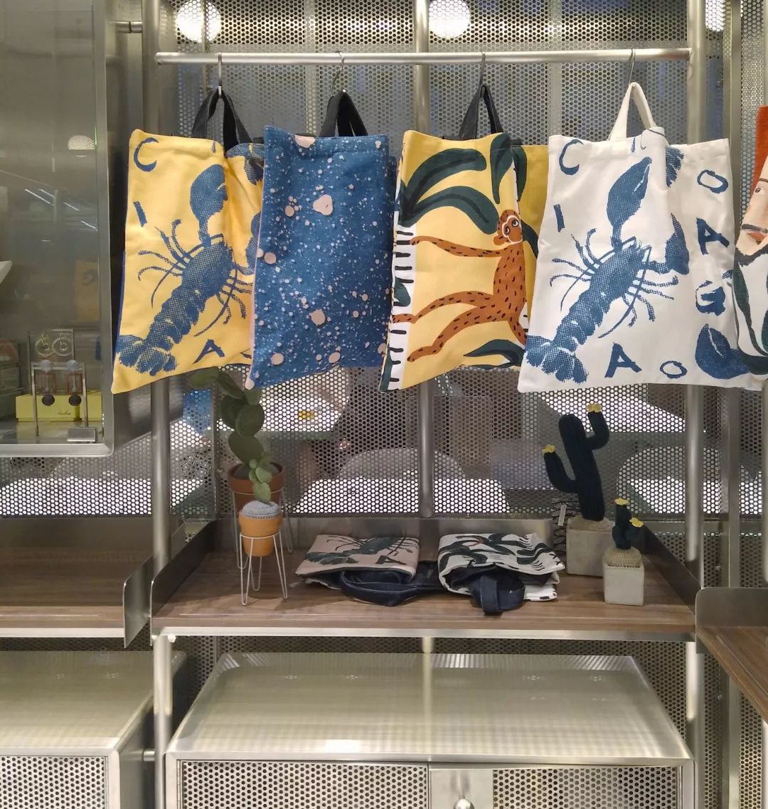 进公寓买设计品，到邮局逛百货店，这三家潮铺我真的摸不透