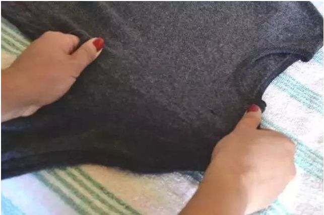 怎么预防羊毛毛衣起球掉毛,羊毛衣掉毛毛特别厉害怎么办