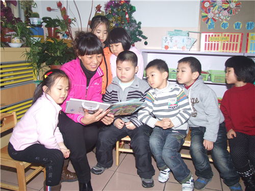 用芳华铸起金跑道