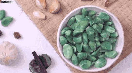 「夜听」它是食物中的青霉素，每天3瓣有奇效，难怪外国人都抢着吃！