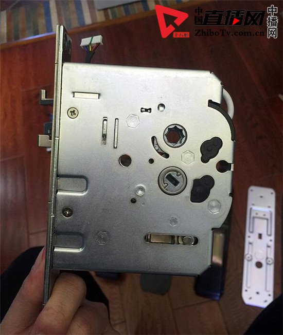 三星指纹锁dp728锁舌怎么伸出来,三星dp728指纹锁可以用软件开锁吗