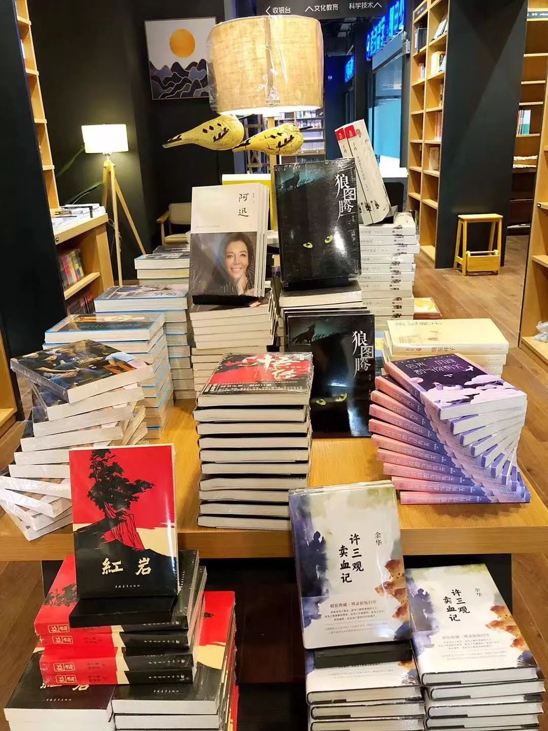 这家网红书店颜值与内涵并存,附近网红打卡书店