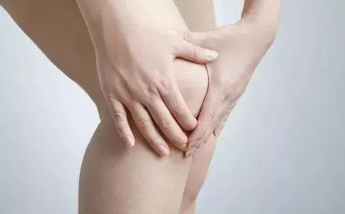 膝关节置换是微创还是开刀,膝关节置换必须要用助行器吗