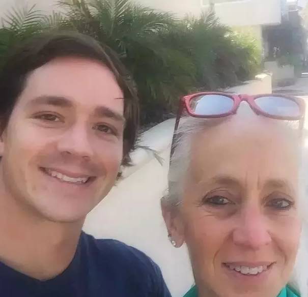 她50岁练瑜伽如今仍然美如花,45岁女人做的变年轻最基础的瑜伽