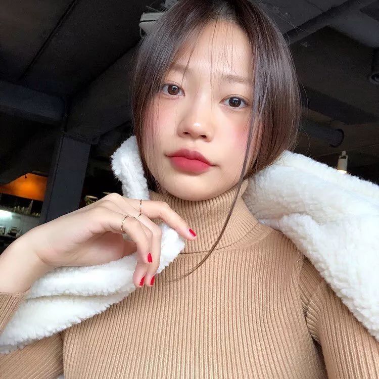 什么？！身高不够165CM的“厌世脸”也能当模特，韩国草根博主Mulbada用她的超高衣品做到了！