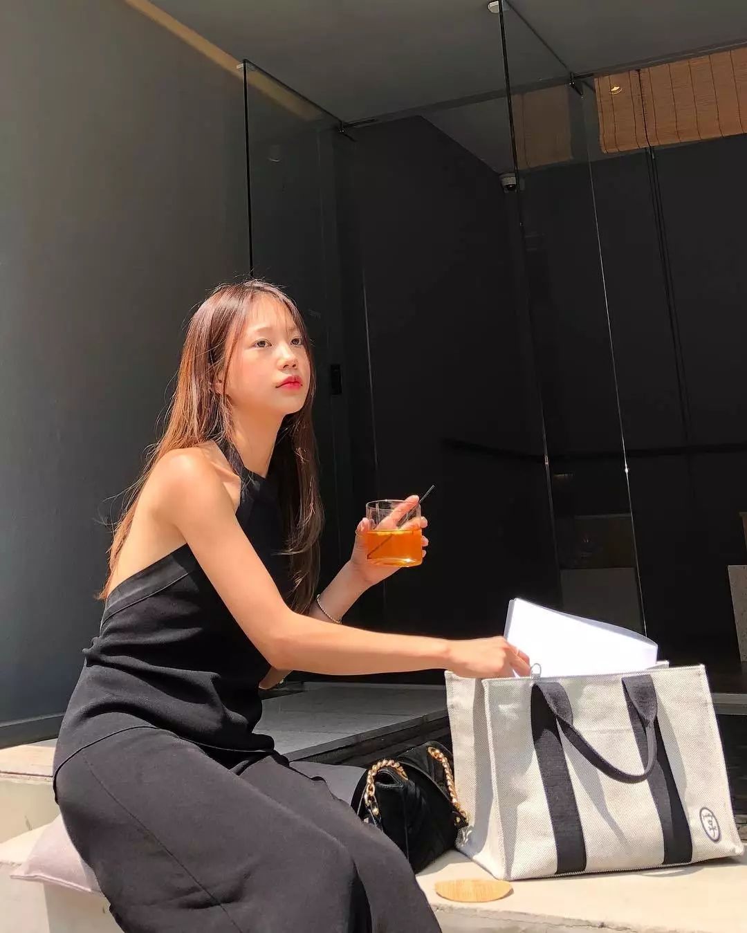 什么？！身高不够165CM的“厌世脸”也能当模特，韩国草根博主Mulbada用她的超高衣品做到了！