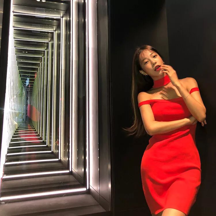 什么？！身高不够165CM的“厌世脸”也能当模特，韩国草根博主Mulbada用她的超高衣品做到了！