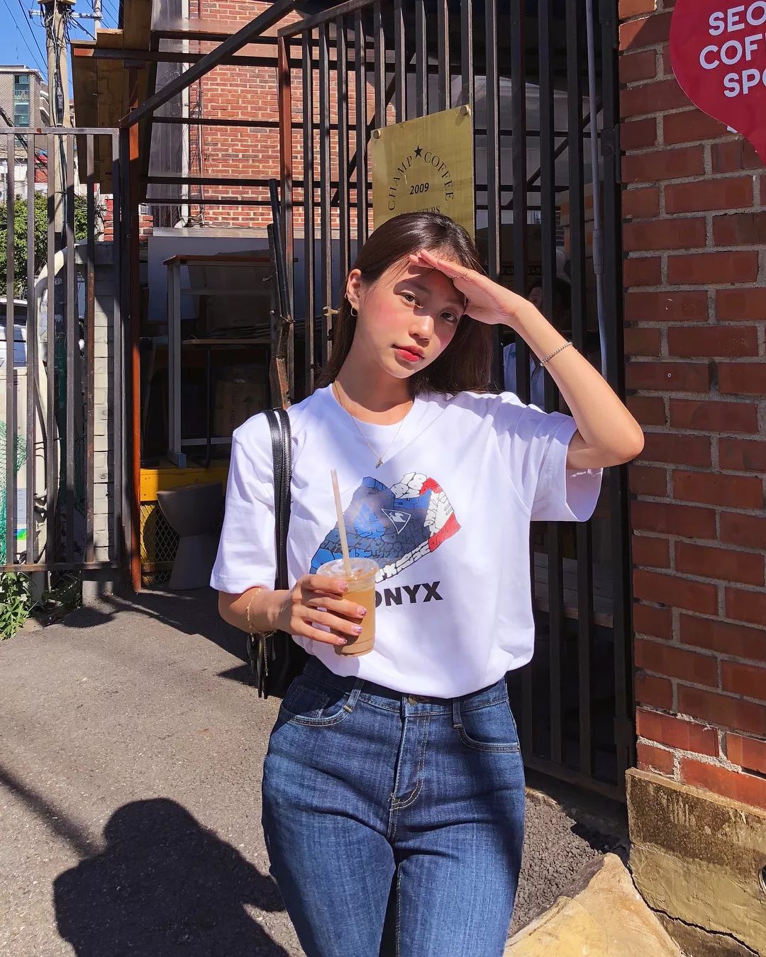 什么？！身高不够165CM的“厌世脸”也能当模特，韩国草根博主Mulbada用她的超高衣品做到了！