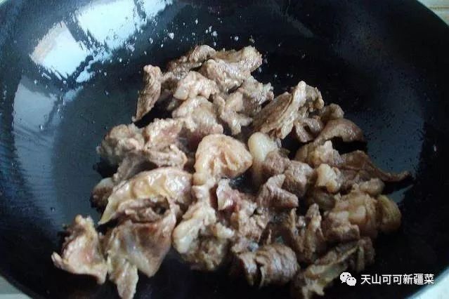 电压力锅炖牛肉怎么做才软烂不柴,土豆炖牛肉怎么煮才能软烂不柴