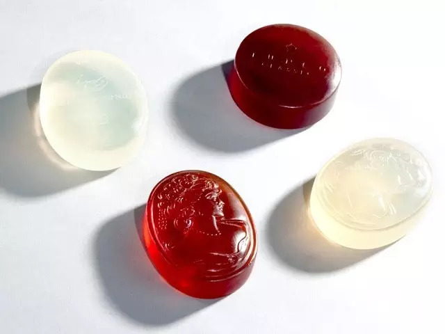 手工皂怎样用手打出绵密的泡沫 (晶莹剔透的手工皂)