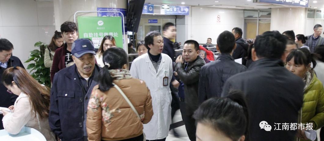 90后女子发烧,女性腋下肿大发烧怎么回事